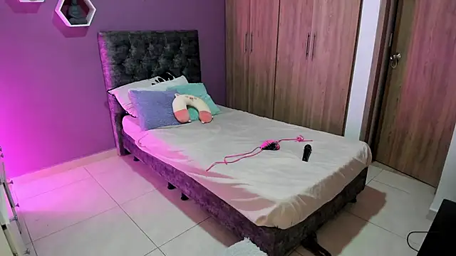 Medelynevans1 online show from September 13, 11:57 pm