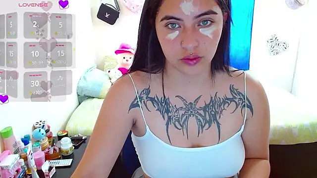 Snapshot of _luna_torres chatting on September 11, 4:18 pm  luna torres online show from September 11, 4:18 pm