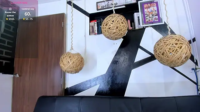 victoria aleia  online show from October 21, 9:30 pm