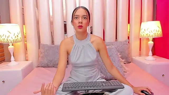 EmmyCruzZ online show from February 7, 8:02 pm