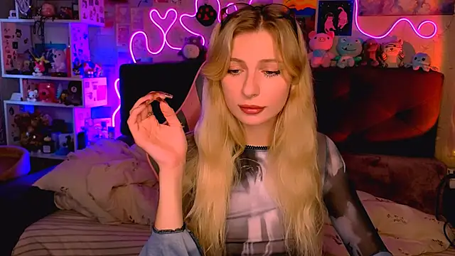 Maria Hunt online show from October 7, 8:41 am