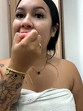 Pretty Isadora online show from December 5, 9:27 pm