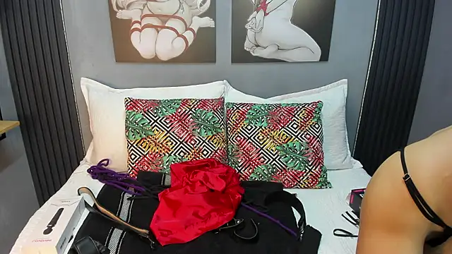 Hunter Ignis online show from February 6, 8:34 pm