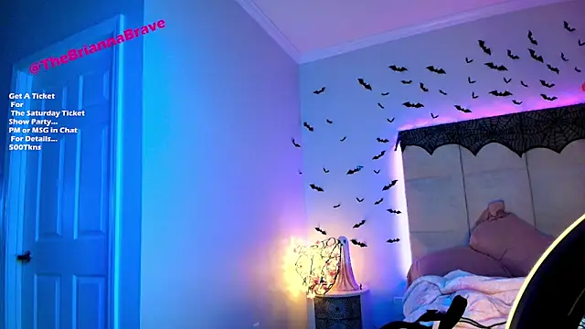 Snapshot of BriannaBrave chatting on October 17, 4:27 am BriannaBrave online show from October 17, 4:27 am