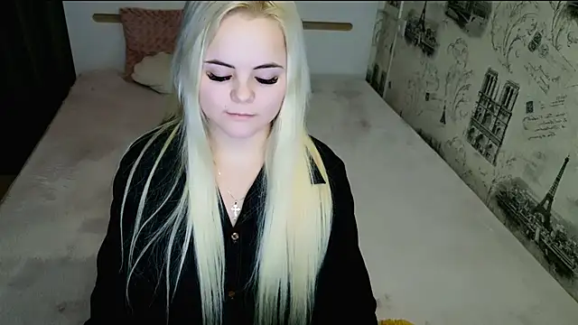 lovely-eyes online show from February 11, 9:05 pm