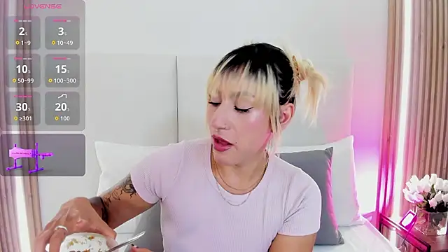 Emily robertss online show from March 25, 7:39 pm