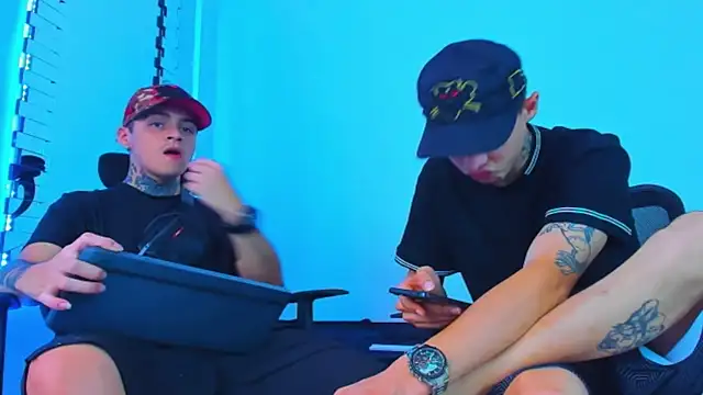 HOT boy2025 online show from December 5, 12:50 pm