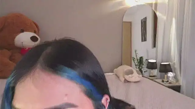 AnnyHizzle online show from November 7, 2:39 am