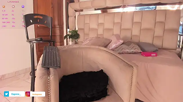 Dapnne  online show from October 29, 1:26 pm