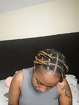 R-thequeen online show from April 10, 11:49 am