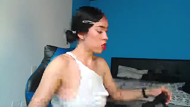 Snapshot of Julieta_De_Los_Angeles chatting on October 22, 6:02 pm Julieta De Los Angeles online show from October 22, 6:02 pm