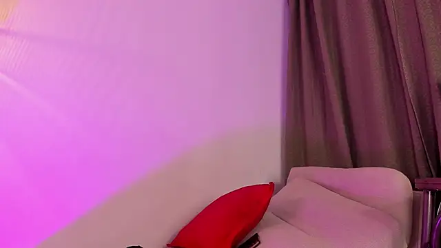 Snapshot of ChloeConnorr chatting on September 15, 10:01 am ChloeConnorr online show from September 15, 10:01 am