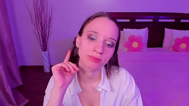 StaceySunny online show from April 10, 5:30 pm