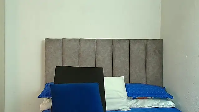 karina lewis  online show from November 18, 4:02 am