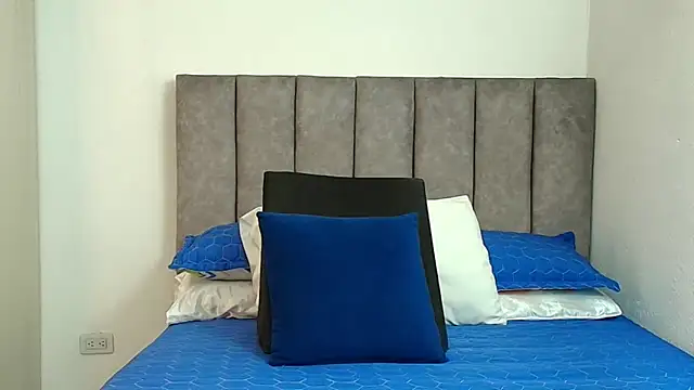 karina lewis  online show from November 15, 4:02 am