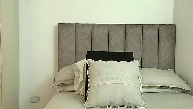 karina lewis  online show from January 10, 3:33 am