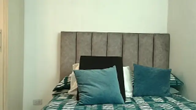 karina lewis  online show from February 19, 5:18 am