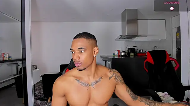 Snapshot of TROYWESLY- chatting on October 5, 9:42 pm TROYWESLY- online show from October 5, 9:42 pm