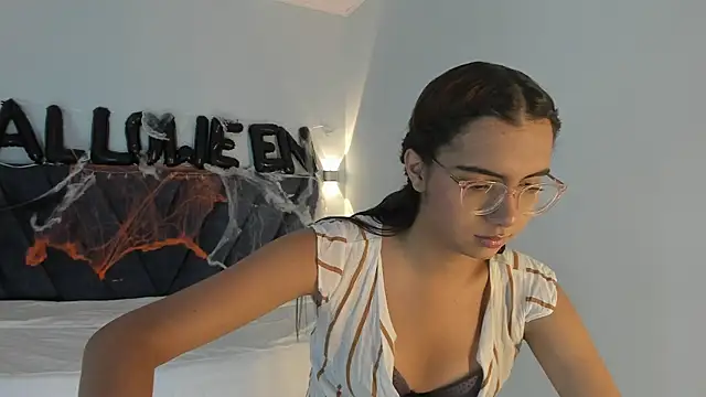 sara saenz99 online show from October 21, 8:24 pm