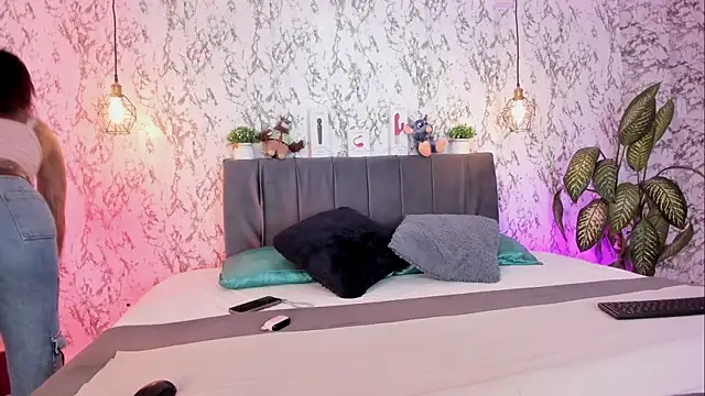 aihnoa split online show from November 11, 1:19 pm