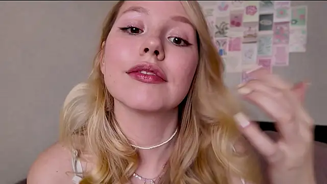 HoneyAudrey online show from November 15, 3:29 am