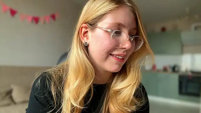 HoneyAudrey online show from October 21, 3:21 am