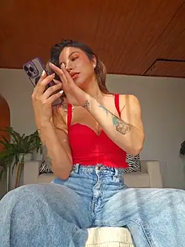 Karen San Miguel online show from February 9, 8:22 pm