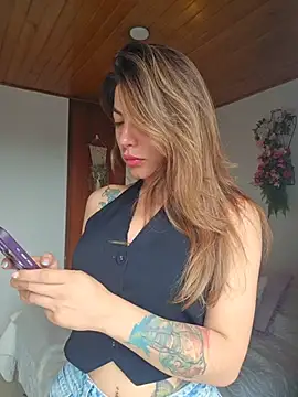 Karen San Miguel online show from December 18, 7:40 pm