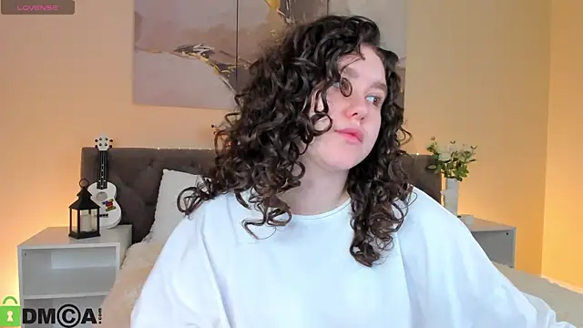 Snapshot of Ariella_Sol chatting on October 21, 1:09 am Ariella Sol online show from October 21, 1:09 am