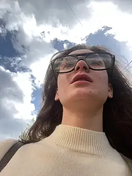 RiskyViolet online show from May 11, 9:00 am
