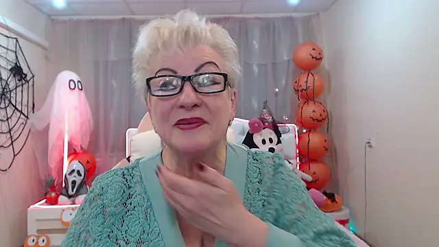Snapshot of KayleSmoll chatting on October 17, 6:33 pm KayleSmoll online show from October 17, 6:33 pm