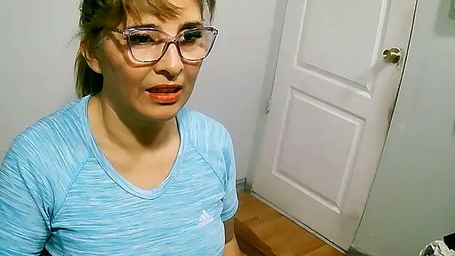 leona- online show from October 17, 1:31 am