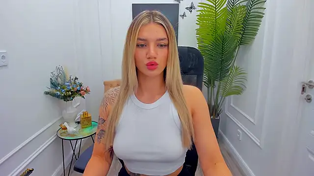 SelenaeMoore online show from November 21, 4:03 am