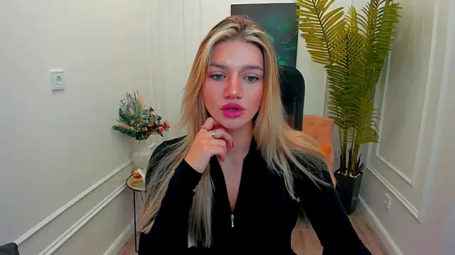 SelenaeMoore online show from November 22, 4:15 am