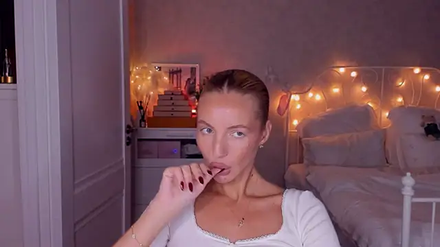 aestetick online show from October 7, 4:33 pm