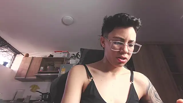 Cutie Shy  online show from June 1, 12:51 pm