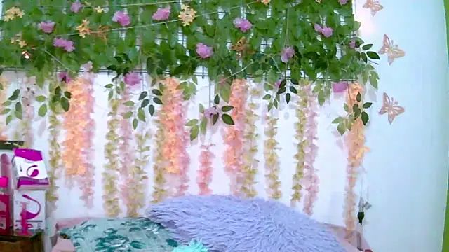 Crysrus online show from April 4, 10:30 pm