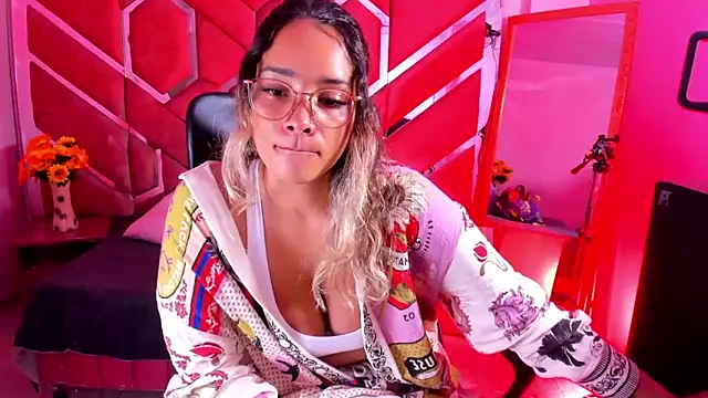 Olivia Fox69 online show from April 22, 3:36 am