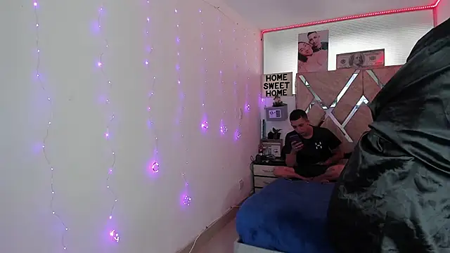 parejacaliente20154 online show from February 14, 4:09 pm