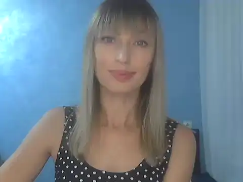 Snapshot of EffectMaya chatting on September 18, 3:32 pm EffectMaya online show from September 18, 3:32 pm