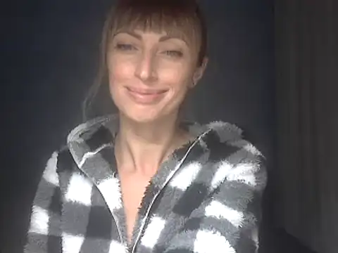 Snapshot of EffectMaya chatting on October 10, 6:24 pm EffectMaya online show from October 10, 6:24 pm