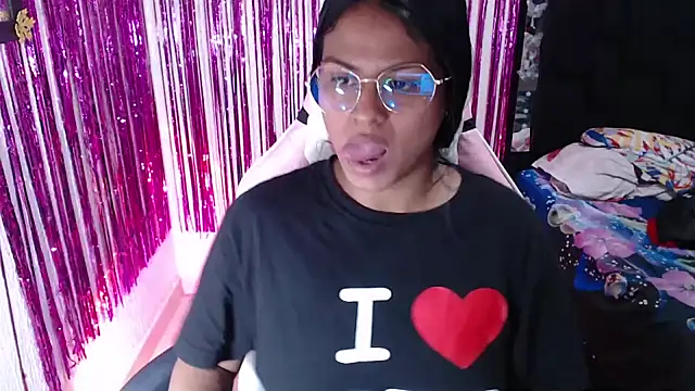 SweetAlmaa online show from April 15, 7:58 pm