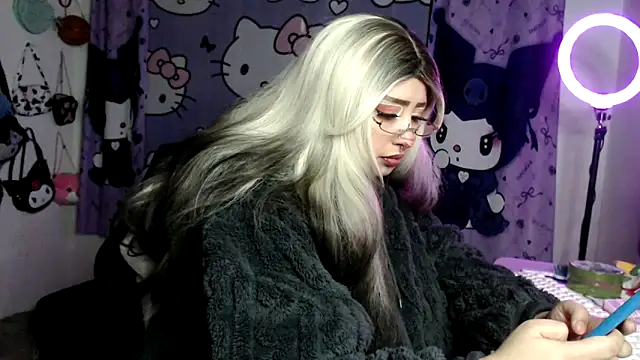 lussyevans24 online show from April 4, 1:59 am