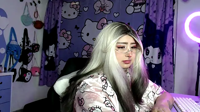 lussyevans24 online show from April 23, 4:31 am