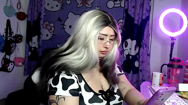 lussyevans24 online show from April 22, 4:20 am