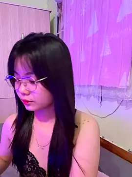 Maeve2k5 online show from October 4, 8:20 am