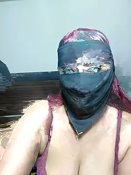 Snapshot of Nisreenn chatting on September 24, 1:04 am Nisreenn online show from September 24, 1:04 am