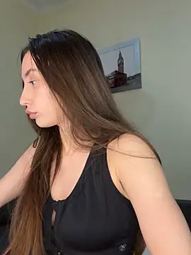 Polli Kiss online show from October 3, 8:58 pm