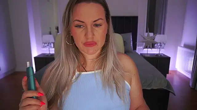 KiraCandyS online show from March 18, 9:20 pm