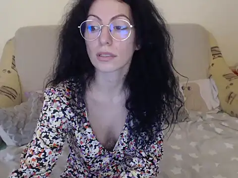 Emmatoo online show from February 8, 1:04 pm